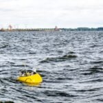 Equipamento flutuante é usado para inspecionar e registrar o comportamento das ondas.