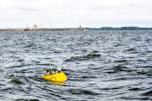 Equipamento flutuante é usado para inspecionar e registrar o comportamento das ondas.