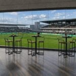 Projeto de ampliação do Estádio Germano Krüger, mostrando vista interna de setor do Estádio, com direção ao gramado e mostrando outros pontos da futura estrutura