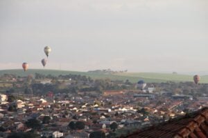 balões no céu de Ponta Grossa – José Aldinan