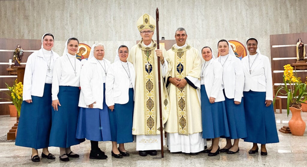 Bispo Diocesano, Dom Bruno Versari e irmãs da Copiosa Redenção