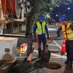 limpeza do esgoto em via pública