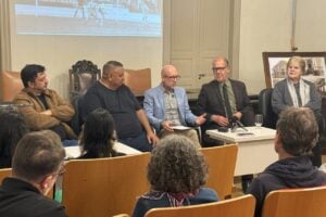 Roda de conversa no lançamento da exposição Campos de Memória: a Copa do Mundo de Ponta Grossa, sobre o futebol amador de PG.