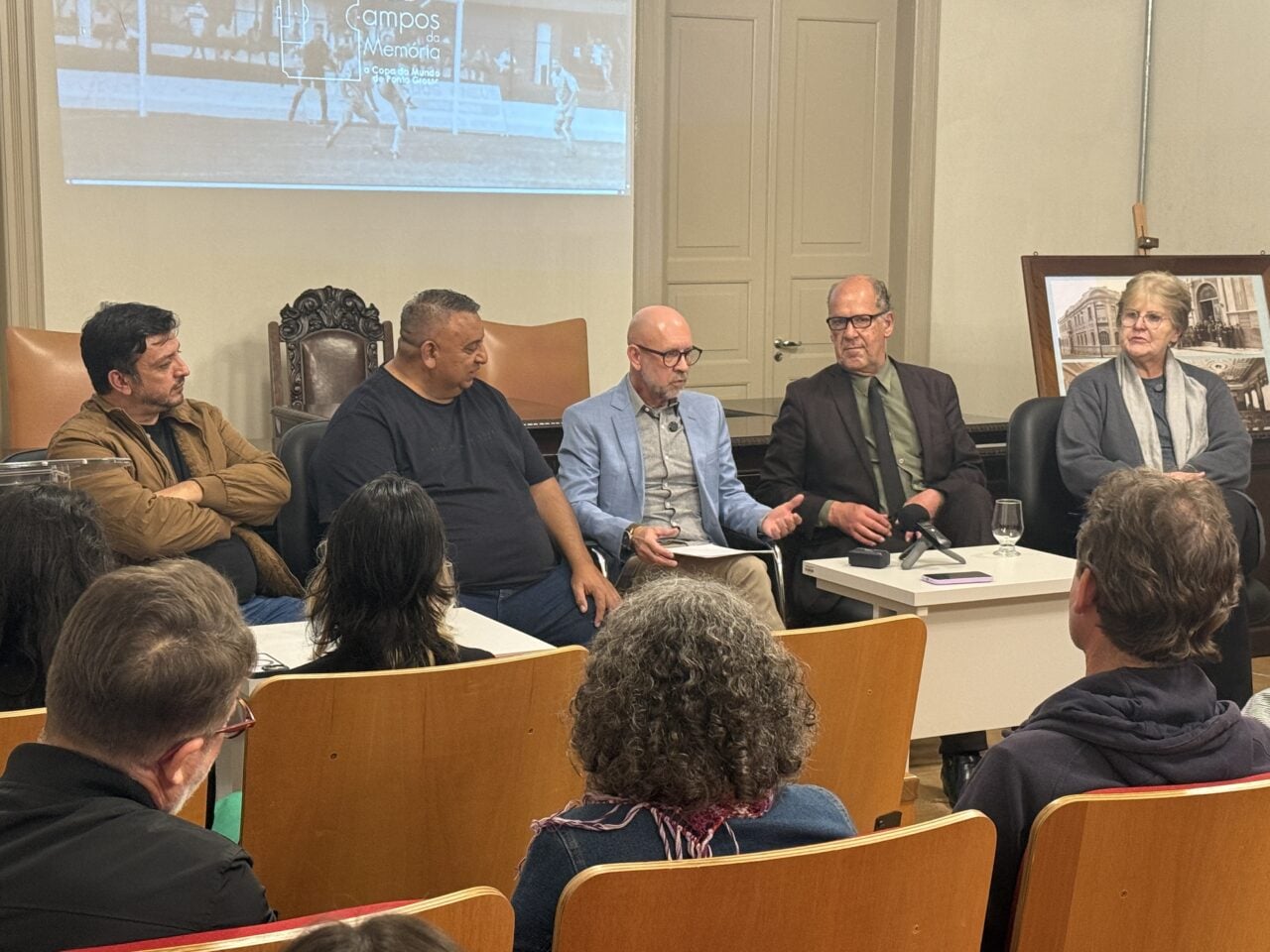 Roda de conversa no lançamento da exposição Campos de Memória: a Copa do Mundo de Ponta Grossa, sobre o futebol amador de PG.