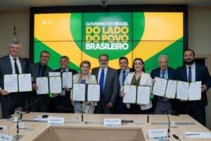 Prefeitos dos Campos Gerais comemoram cessão de ferrovias