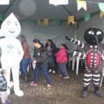 Zé Gotinha e Mosquitão no programa To na Vila de Castro