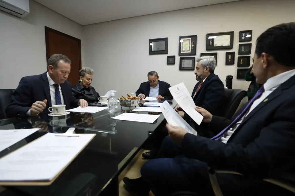 Reunião ocorreu após a Sessão Plenária desta segunda-feira (13).