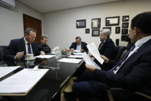 Reunião ocorreu após a Sessão Plenária desta segunda-feira (13).