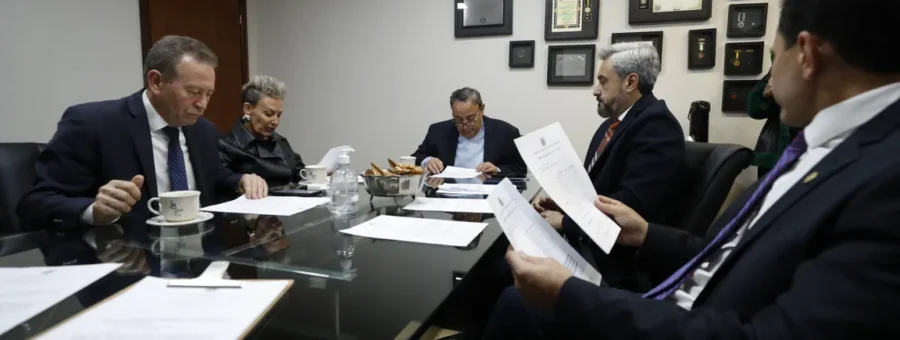 Reunião ocorreu após a Sessão Plenária desta segunda-feira (13).